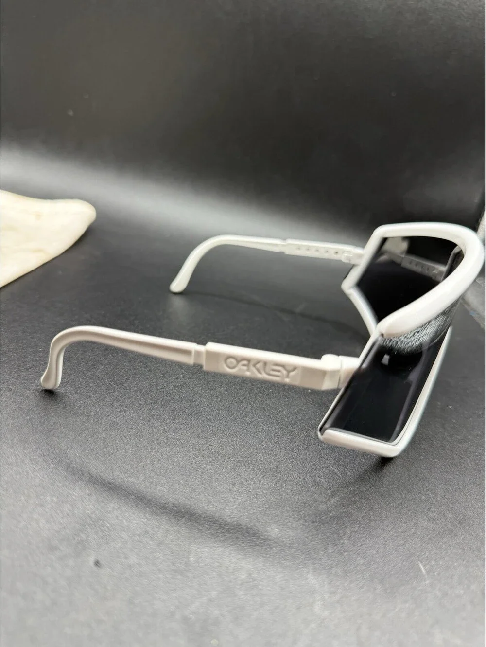Oakley eyeshade tour
